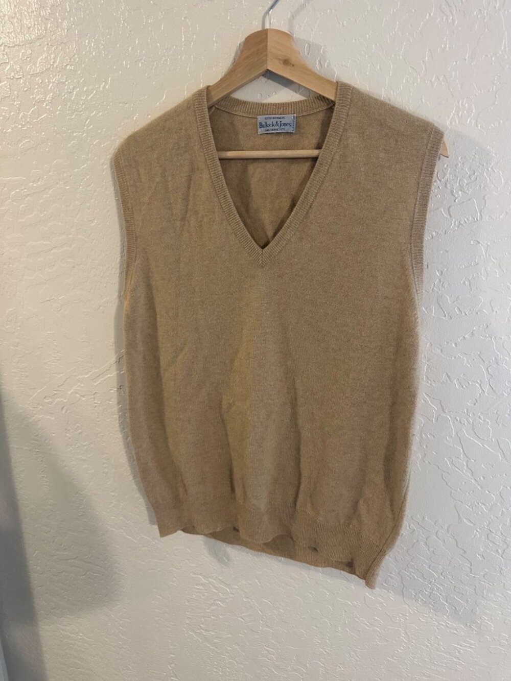 100% Cashmere Tan Sleeveless V Neck Fall Buttery Soft Sweater Vest - Picture 2 of 8